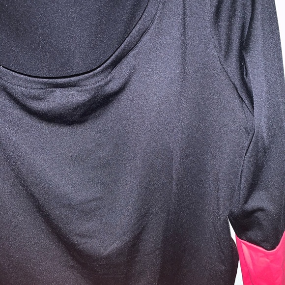 Workout 🏋️‍♀️ top - Picture 3 of 4